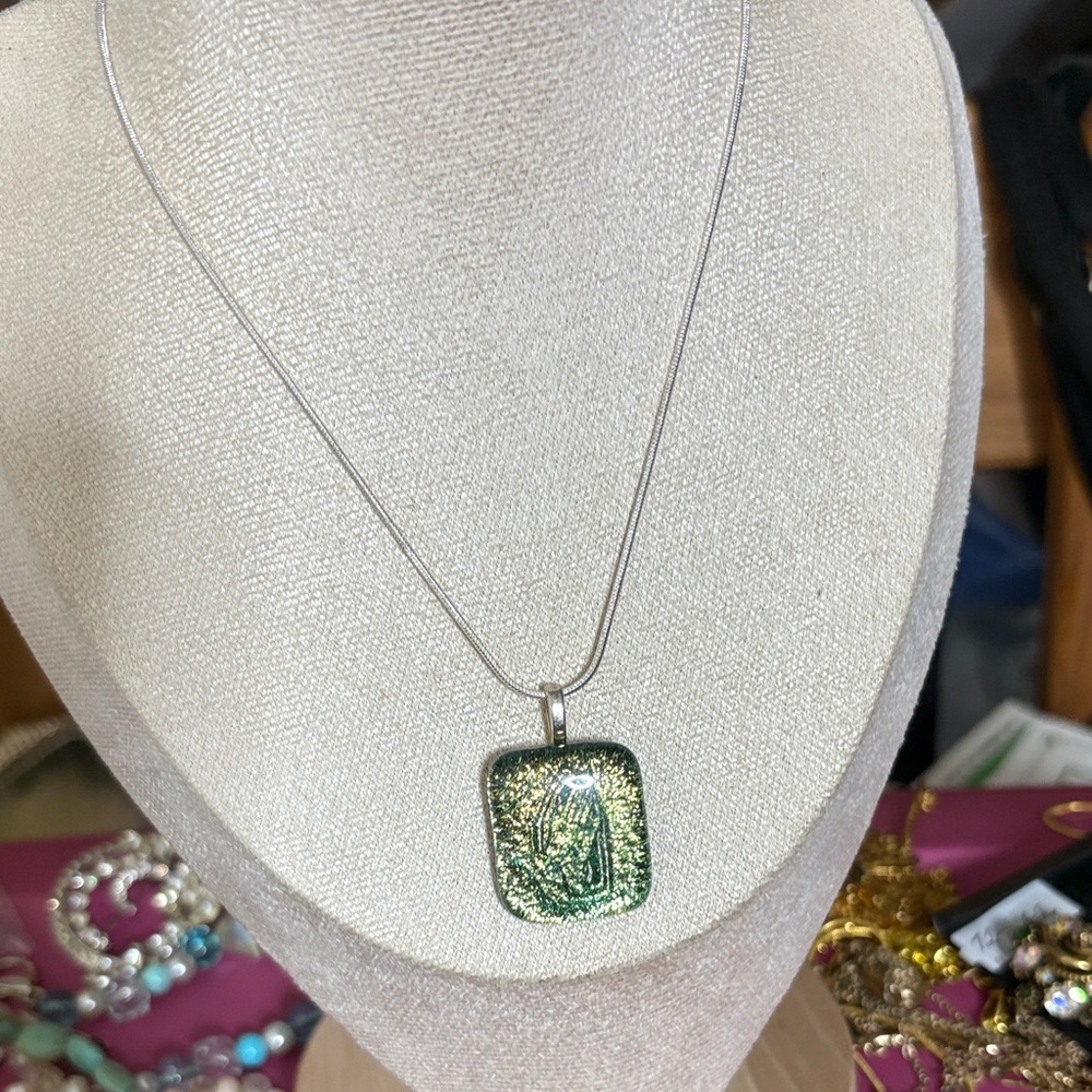 Elegant Green Pendant Necklace